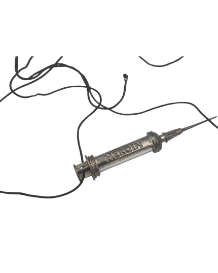 Μενταγιόν από ατσάλι σέ κορδόνι   “heroin”