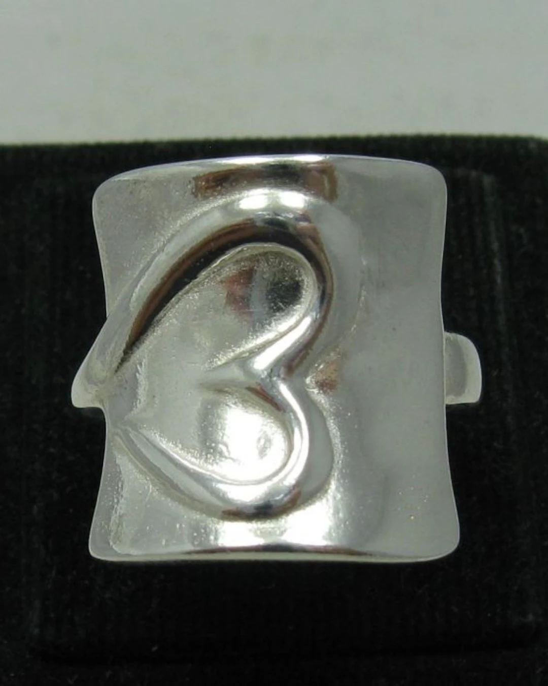 an.221 Δαχτυλίδι ασημένιο χειροποίητο μέ καρδούλα - Image 1