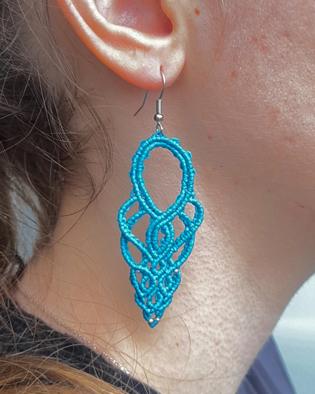 an.21127 Σκουλαρίκια μακραμέ χειροποίητα με καμπύλες - Image 1