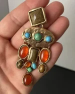 Σκουλαρίκια σφυρήλατα με χρωματιστές πέτρες - Image 2